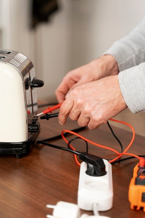 service-maintenance-worker-repairing_23-2149176702